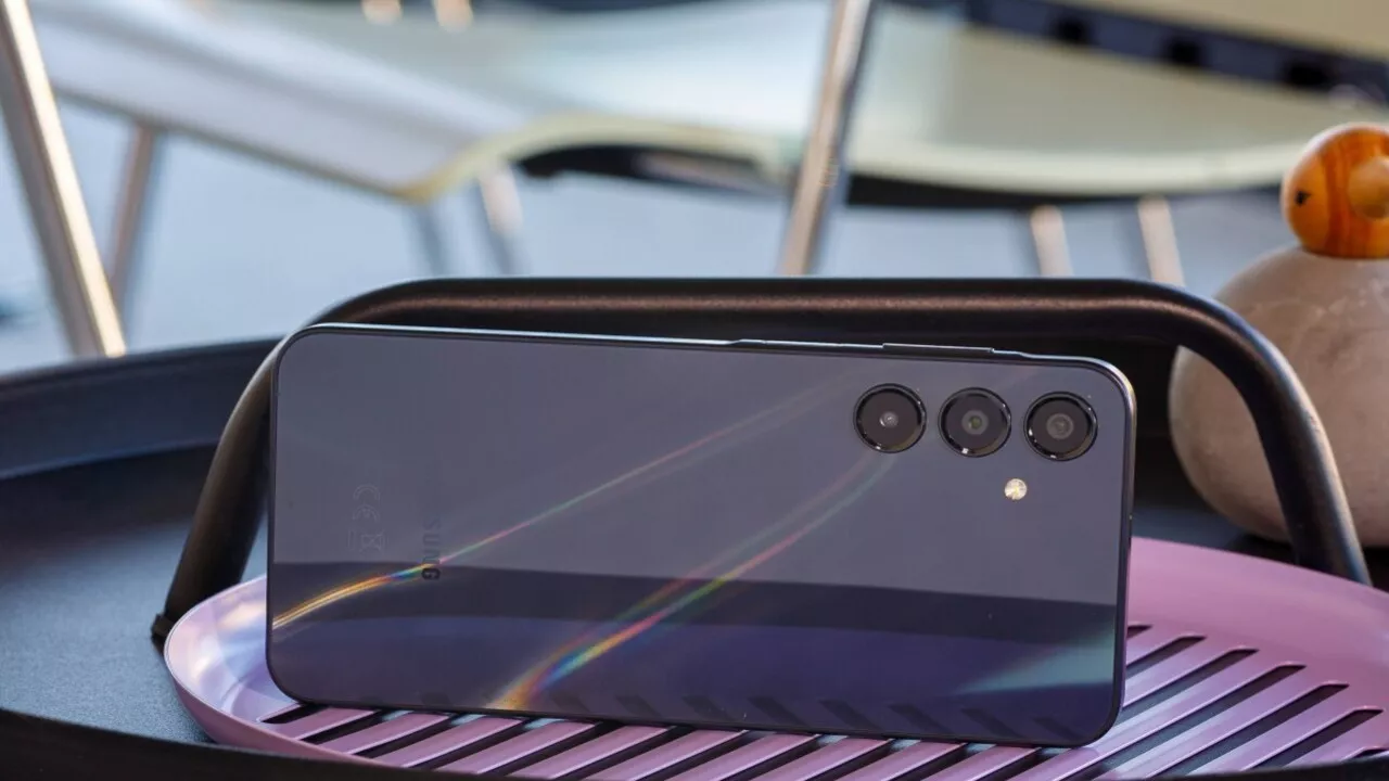 Samsung Galaxy M16 5G'nin Görselleri Ortaya Çıktı! Yeni Tasarım Detayları Göz Kamaştırıyor