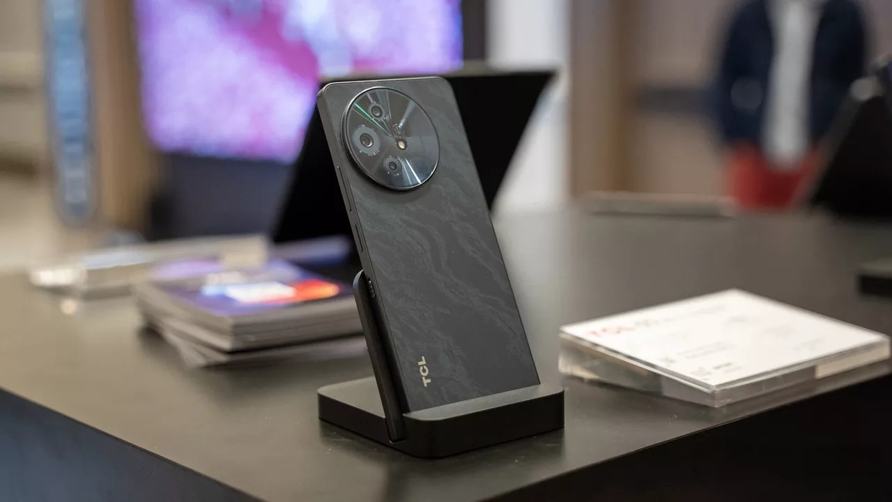 TCL 60XE NXTPAPER 5G Tanıtıldı: 7 Günlük Pil Ömrü ve E-Mürekkep Teknolojisiyle Fark Yaratıyor
