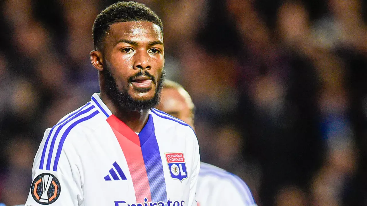 Galatasaray'dan Sağ Bek İçin Sürpriz Hamle: Lyon'dan Ainsley Maitland-Niles'a Kiralama Teklifi!