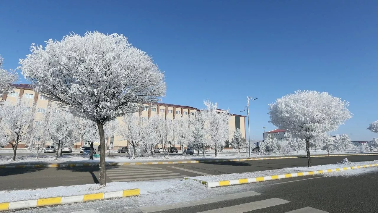 Kars'ta 4 Şubat Salı Günü Okullar Tatil mi? Kar Yağışı ve Soğuk Hava Alarmı
