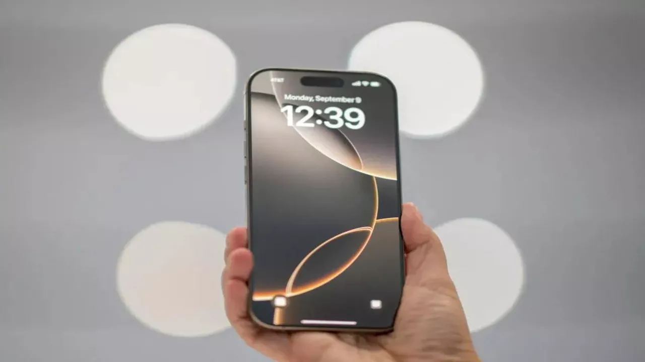 iPhone 17 Pro Max’in Prototip Videosu Paylaşıldı: Apple’ın Yeni Nesil Estetik Hamlesi Nasıl Görünüyor?