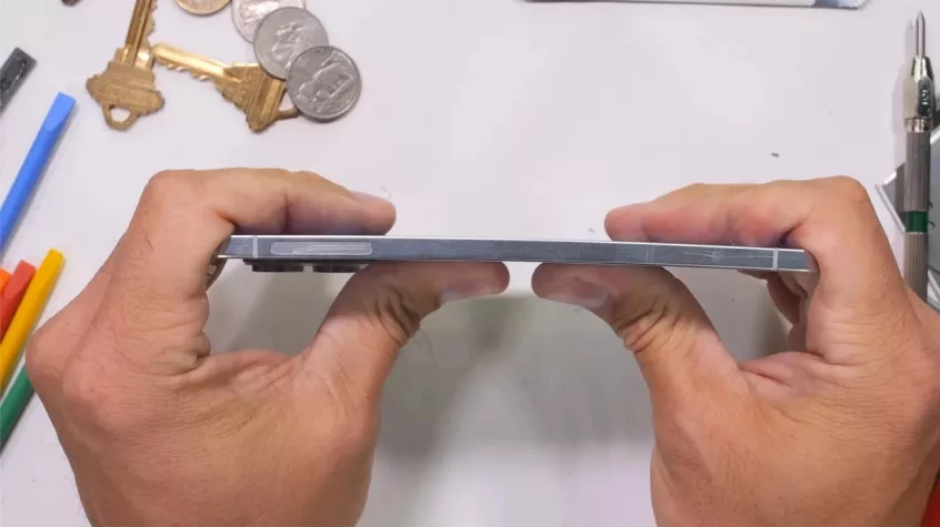 Galaxy S25 Edge Bükülme Testine Girdi: Ultra İnce Tasarım Ne Kadar Dayanıklı?