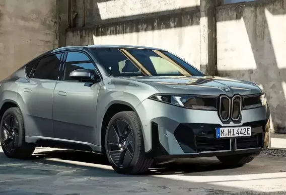 Yeni BMW iX4 Tanıtıldı: 828 Km Menzil, 612 Beygir Güç ve Hızlı Şarj Desteği